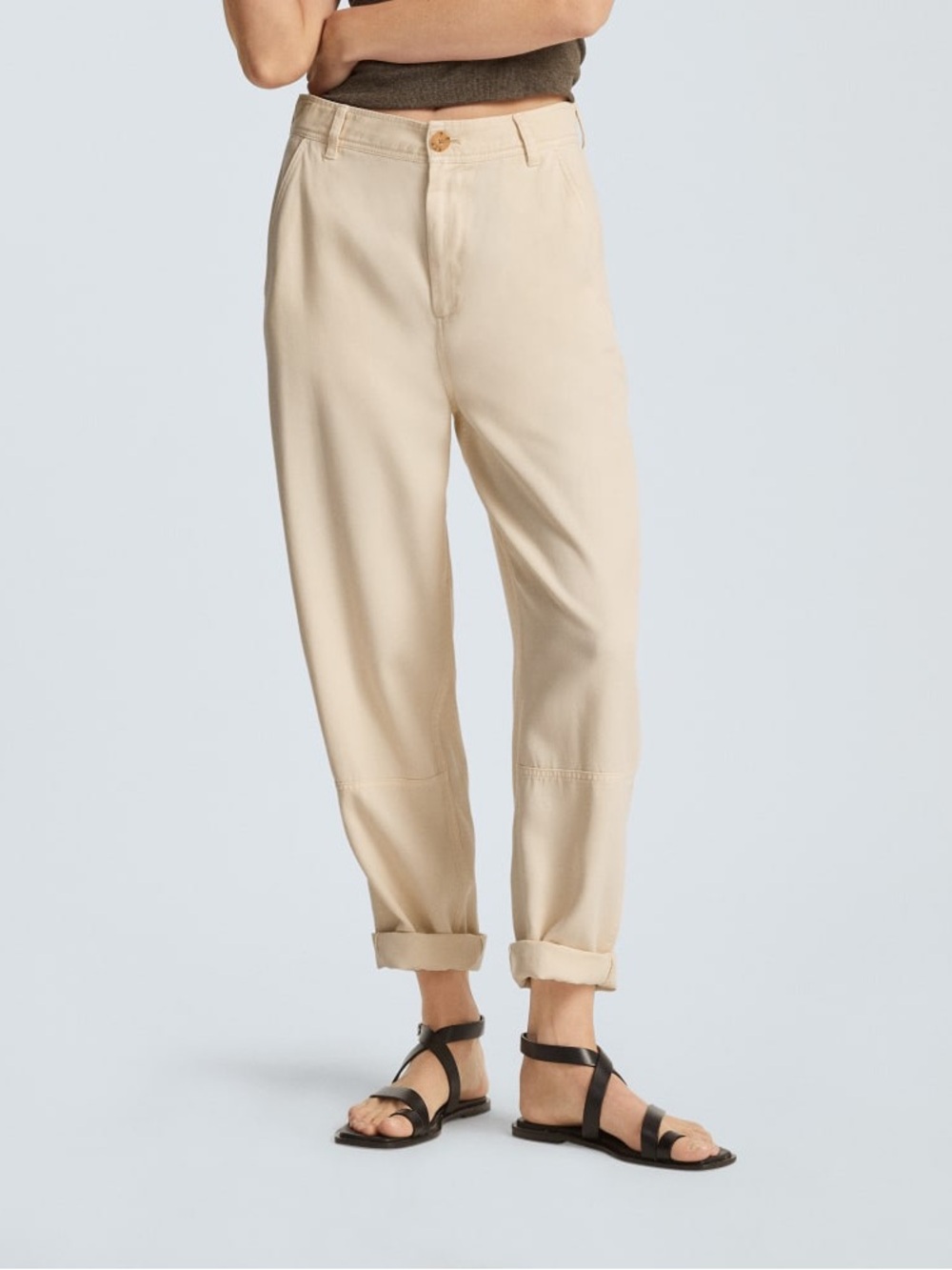 Everlane The Chino in Buttersoft Color Parchment Cream - Size 2